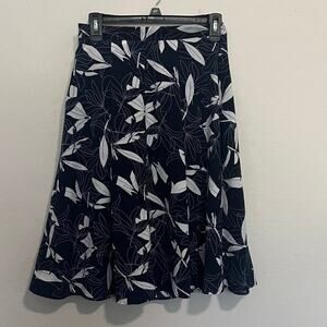 Banana Republic Women's High Waisted Blue White Floral Print Skirt Size 2P